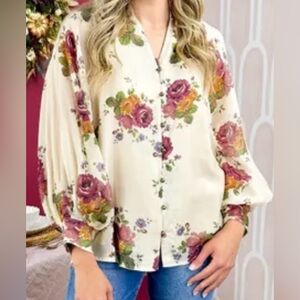 Entro Floral Top. Size Small NWT